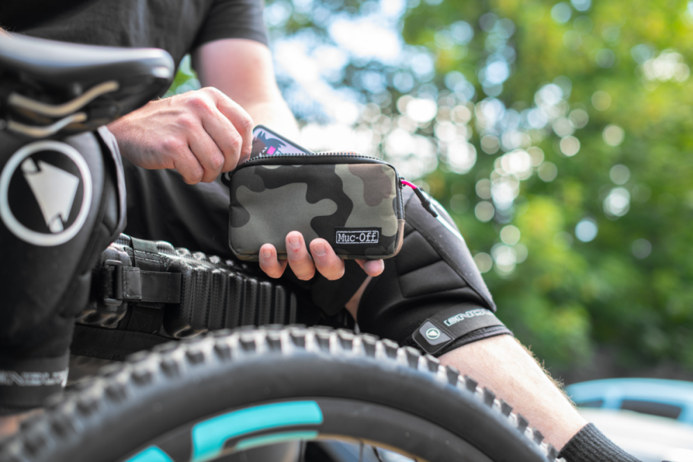 Muc-Off Essential Case