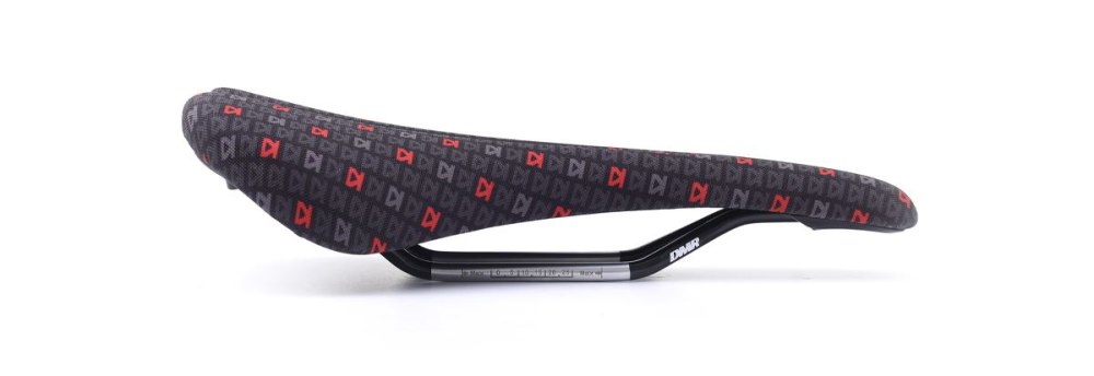 DMR Sattel/selle 25th. Black Red.