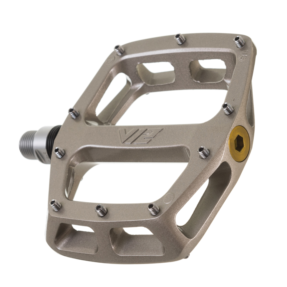 DMR V12 Pedale Magnesium. Grey.