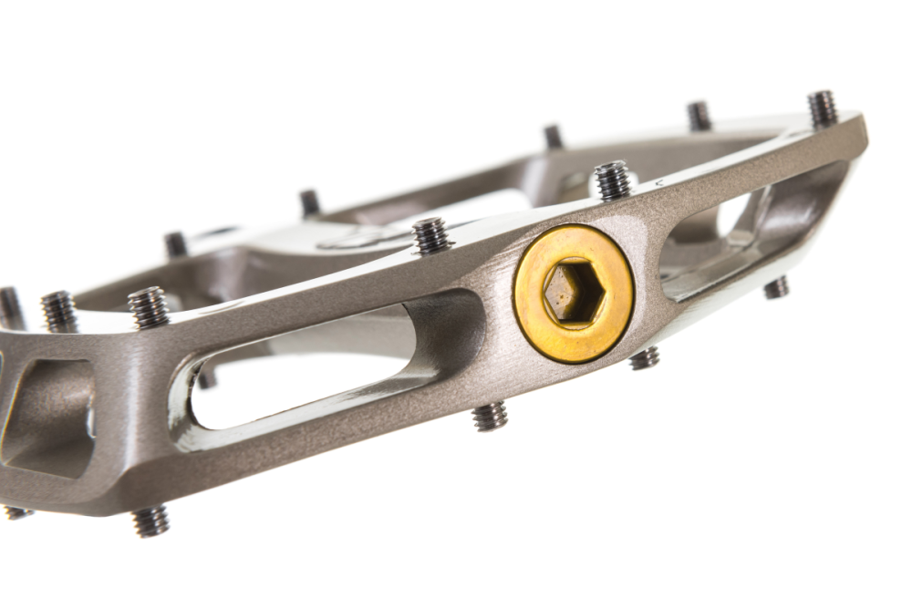 DMR V12 Pedale Magnesium. Grey.