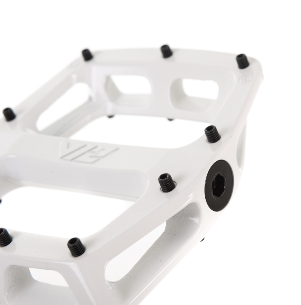 DMR V12. Pure White.