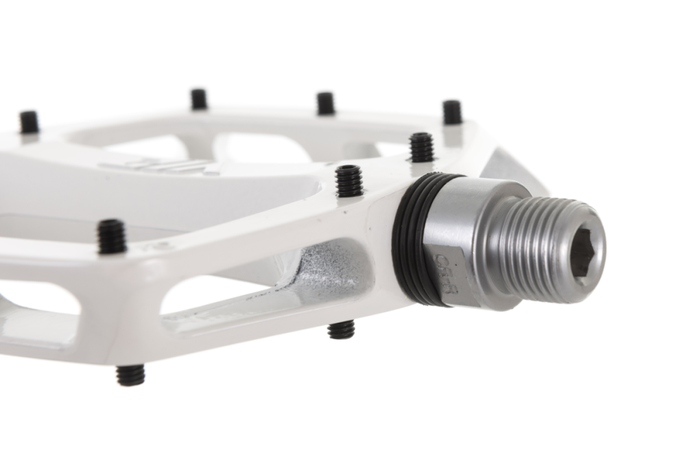 DMR V12. Pure White.