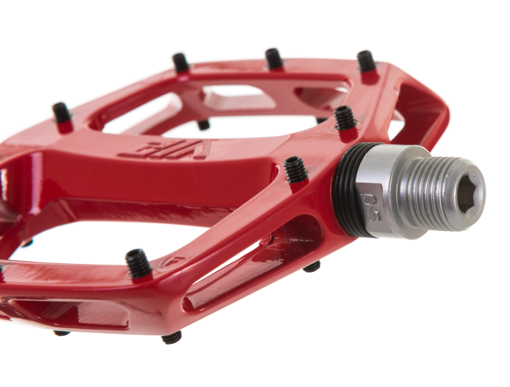 DMR V12. Red.