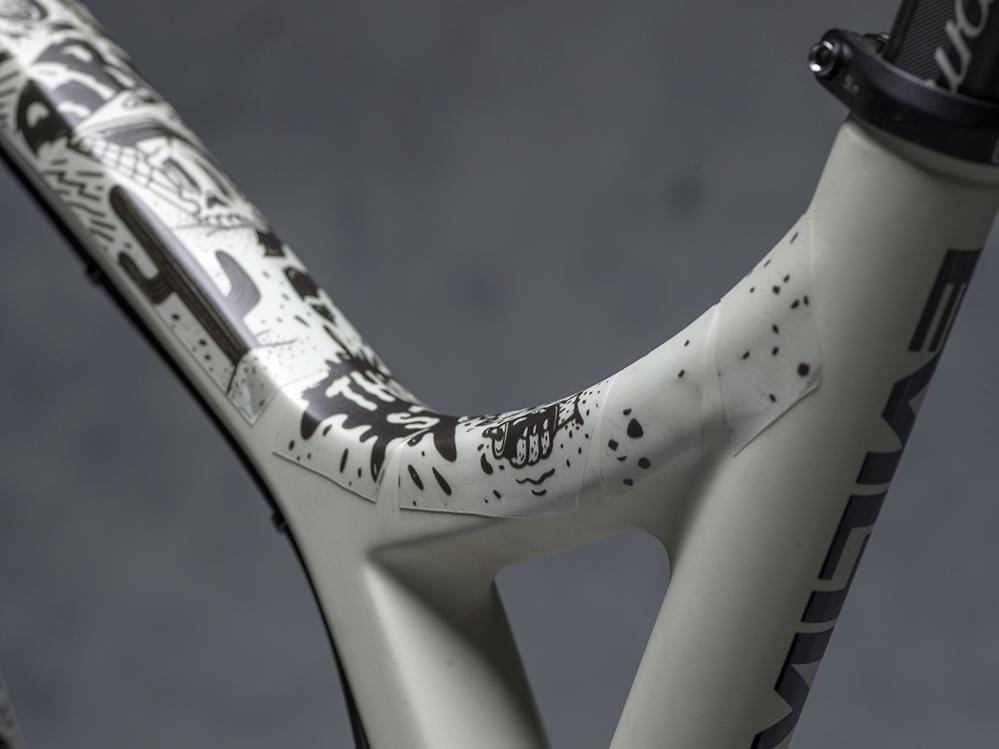 DyedBro Frame Protection Fluor. Black.