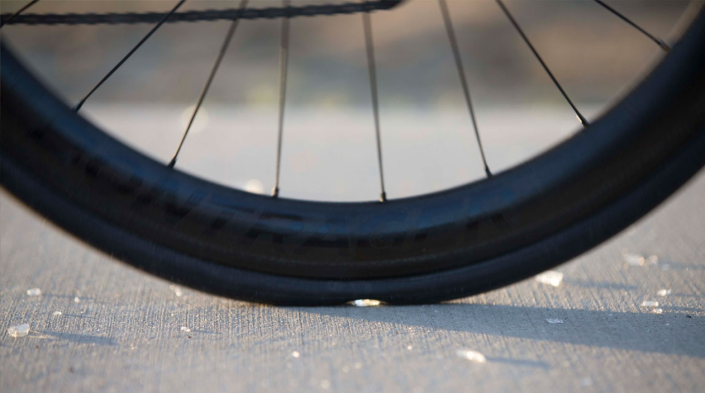 BONTRAGER Reifen R3 Hard-Case Lite 700x23c