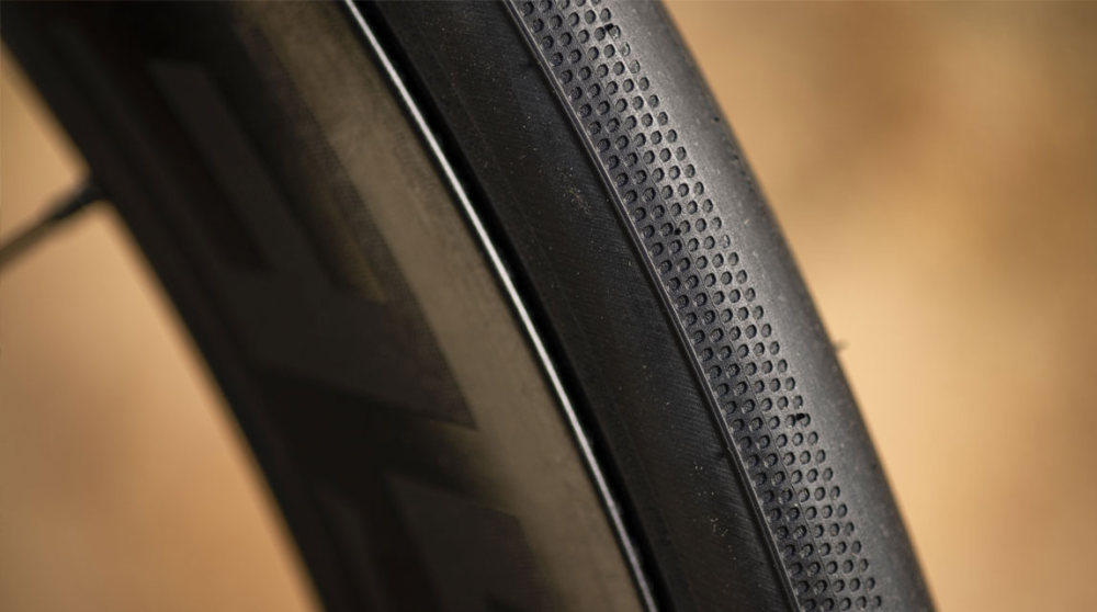 BONTRAGER Reifen R3 Hard-Case Lite 700x28c
