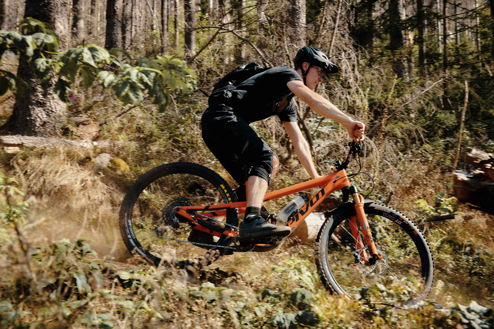 Fidlock TWIST Trinkflasche 600 ml, Set (mit Bottle Connector und Bike Base). Black.