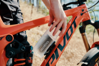 Fidlock TWIST Trinkflasche 600 ml, Set (mit Bottle Connector und Bike Base). Black.