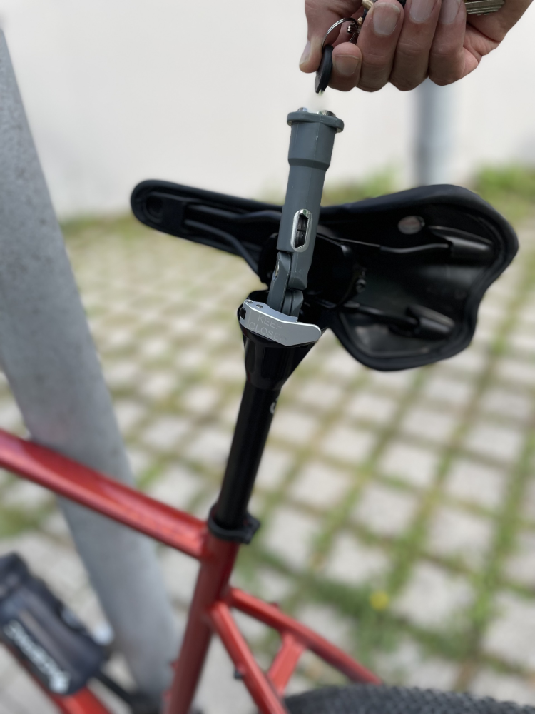 Uplock Sattelstütze mit Schloss integriert 30.9mm