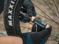 Topeak Nano AirBooster - für Presta- und Schrader Ventile, für Kartuschen 16g und 25g geeignet